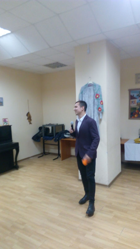 Волонтёр Владимир Семенюк