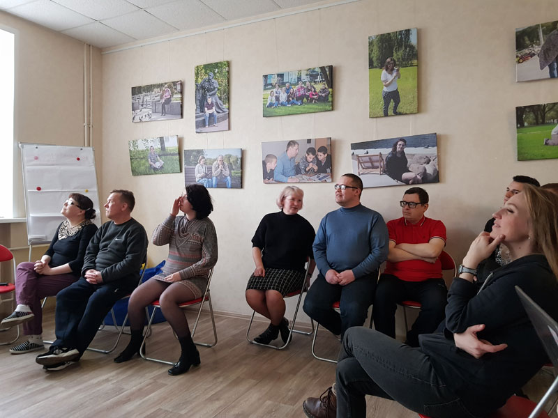 Гости Центра "Открытый дом" участвуют в праздничной Викторине