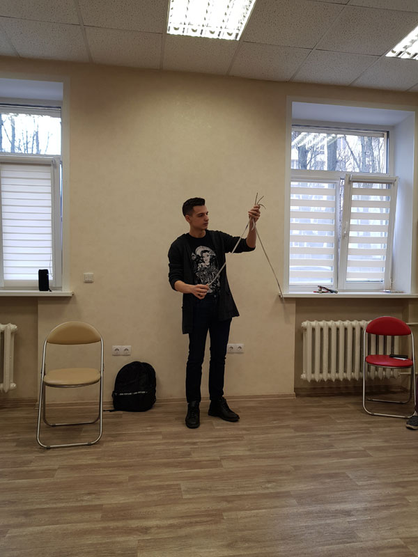 8 марта: выступление иллюзиониста